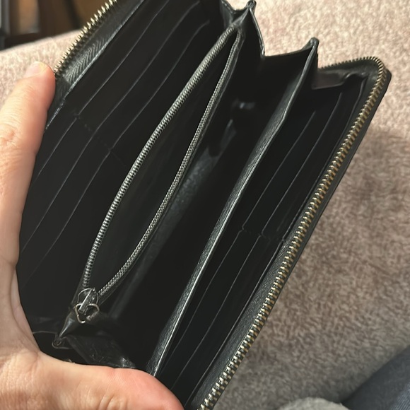 Gucci black wallet.  Gently used.  In GREAT condition.  Zippers work.  Black! - Picture 6 of 7